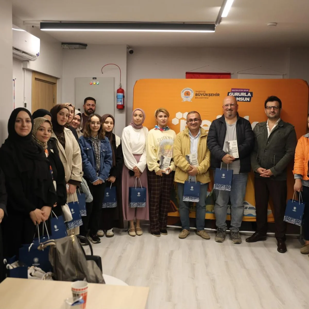 PETEK GENÇ KİTAP KULÜBÜ’NDE HER AY YENİ BİR ESER KİTAPSEVERLERLE BULUŞUYOR